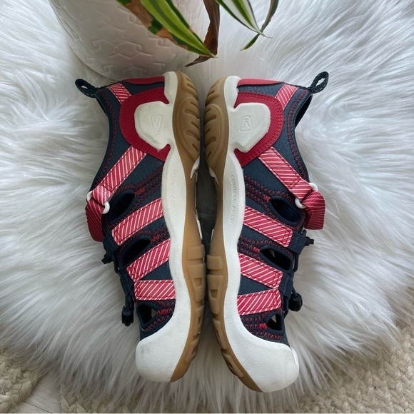 KEEN Knotch Creek Sandals - Picture 11 of 11